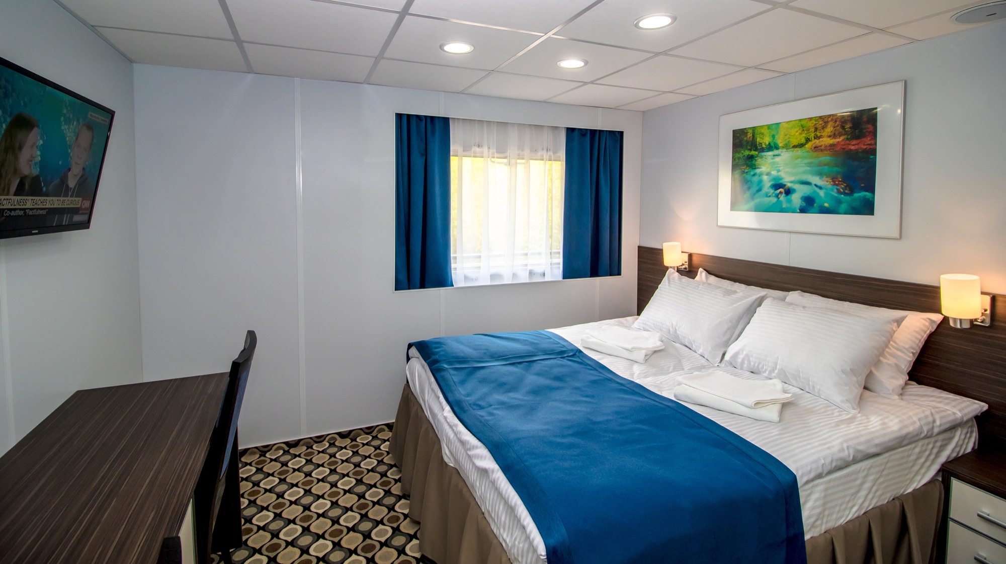 CroisiEurope MS Kronstadt Junior Suite 2.jpg